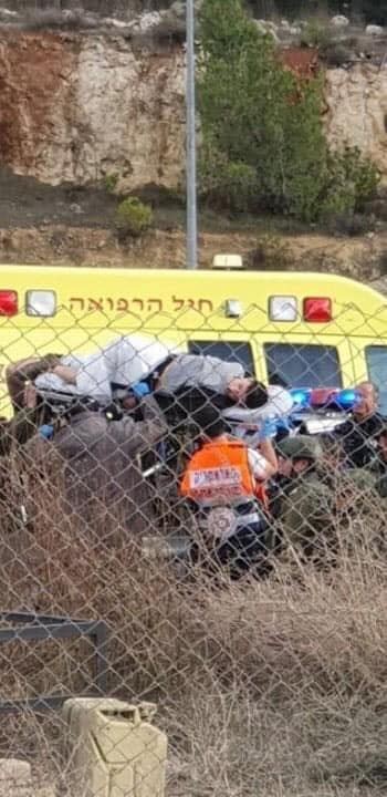 اصابة فتى فلسطيني اطلق عليه جنود الاحتلال النار بزعم محاولة طعن